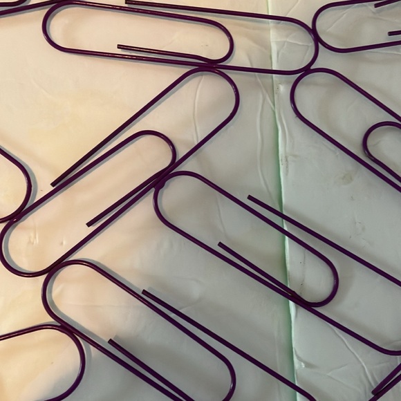 Purple paper clip bulletin board - Picture 5 of 7
